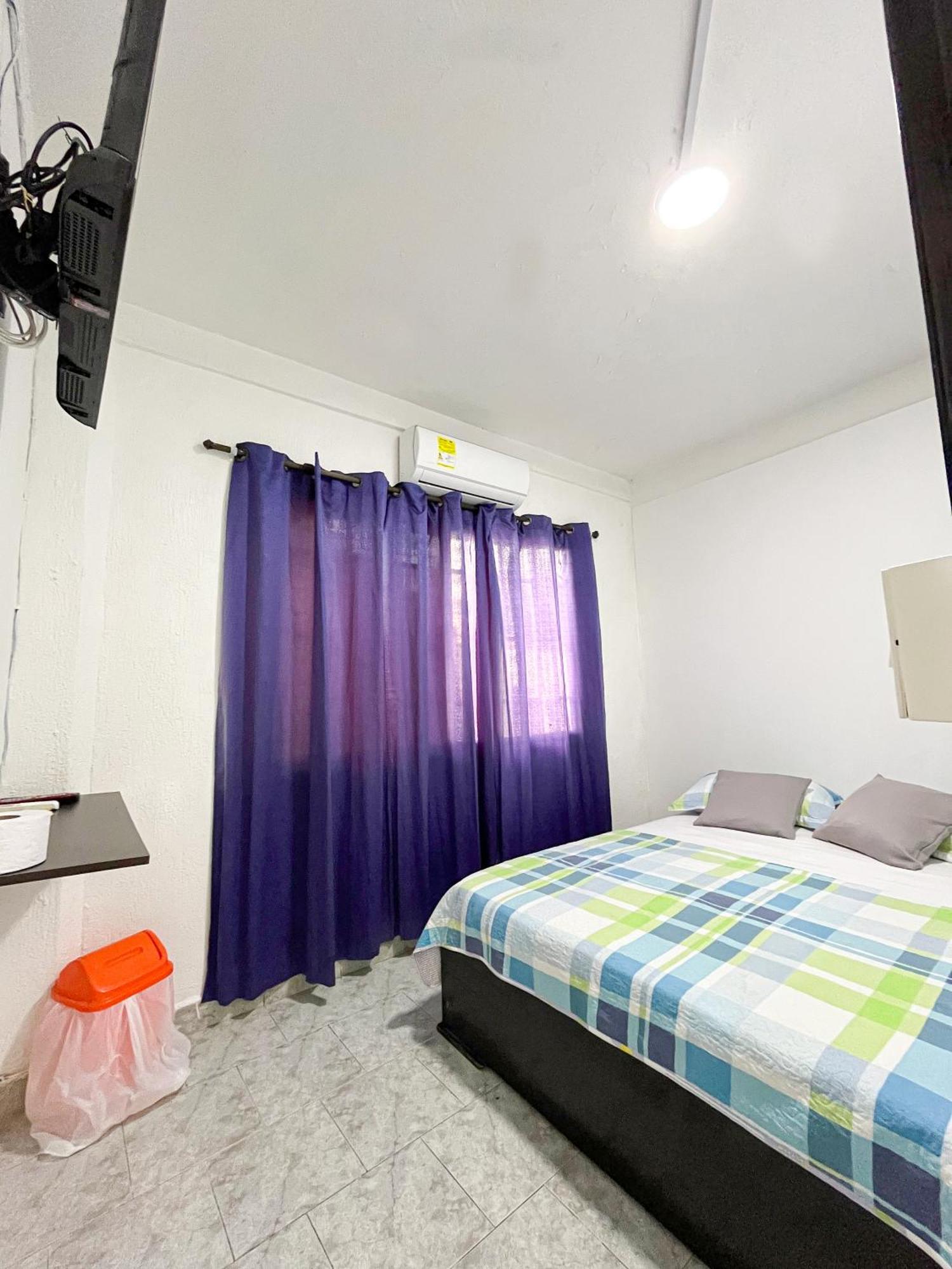 Miss Yasmin Place San Andres  Exterior photo